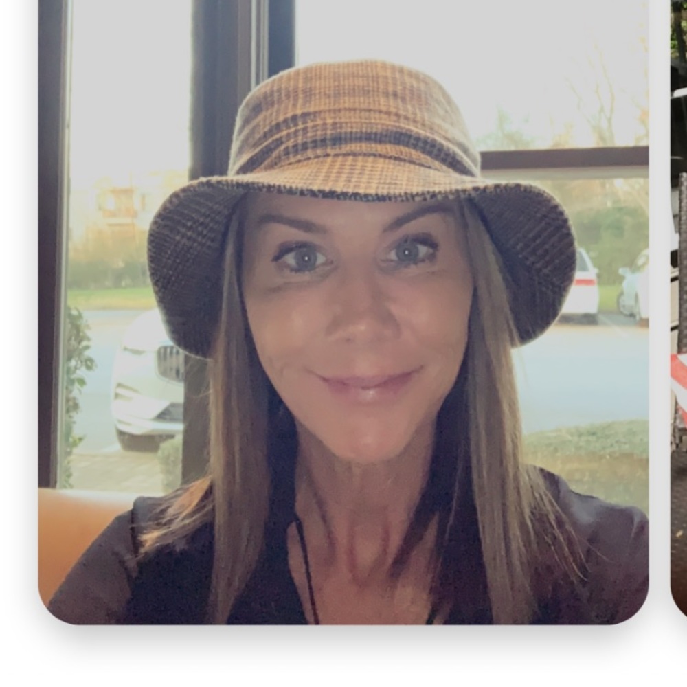 Meet your Posher, Laurie